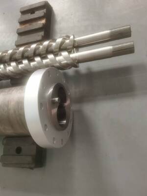 Krauss Maffei Kmd75 پیچ و بشکه دوقلو موازی